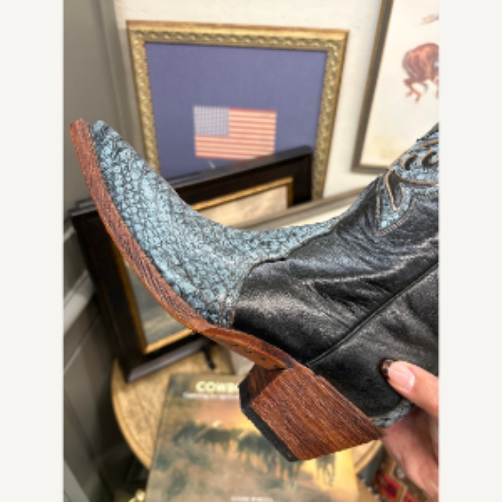Ferrini Black & Blue Heeled Boots💙🤍 - Picture 6 of 7